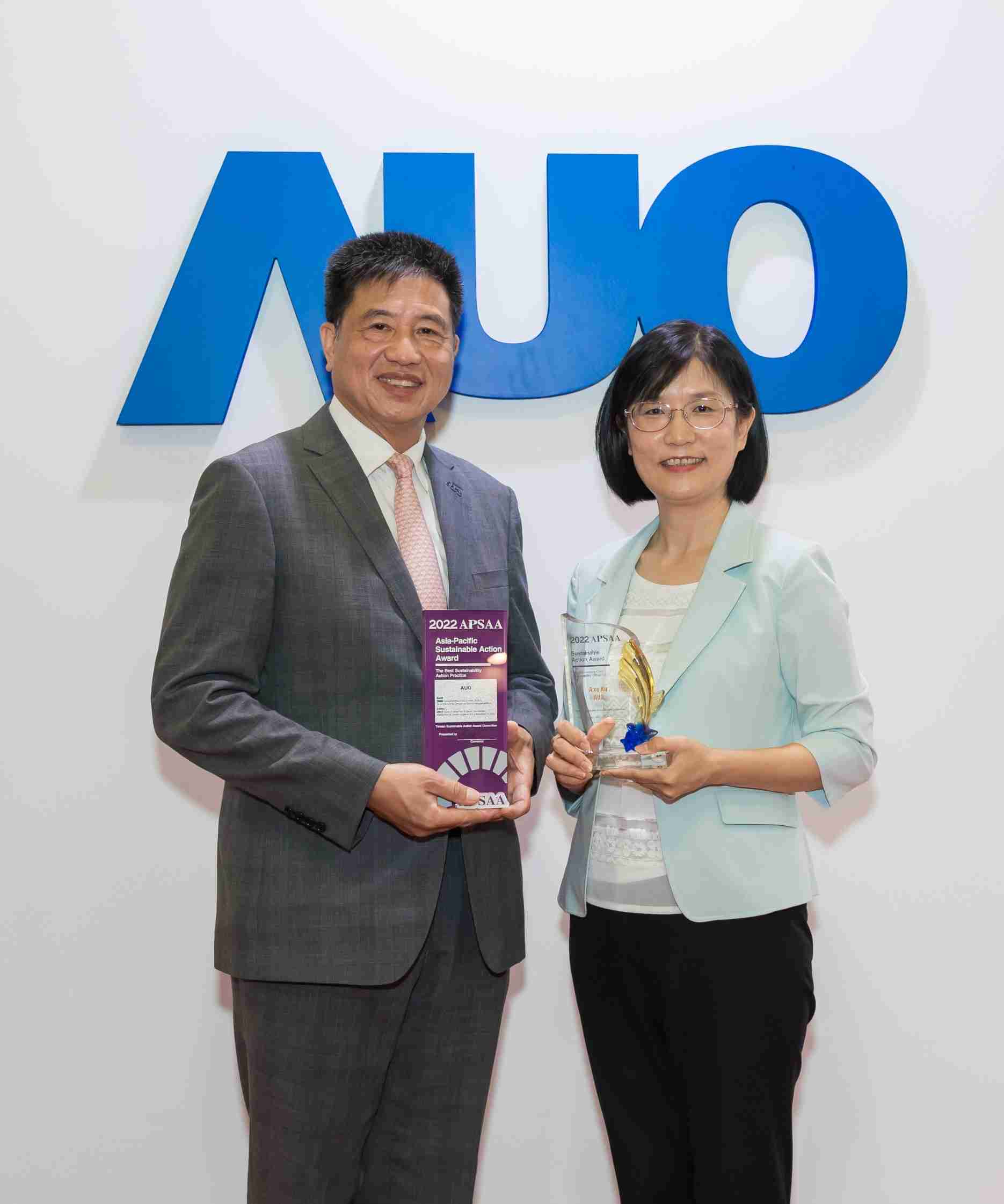 z6mg·人生就是博长期垫筑永续远景的基石，，，透过ESG暨气候委员会逐步实践永续策略蓝图。。其中，，z6mg·人生就是博光电永续长古秀华带领团队、、、制定中长期目标，，，，缔造多面向亮眼表现，，，获得「顶尖永续长奖」的个人奖殊荣（左：z6mg·人生就是博光电董事长暨执行长彭双浪，，右：z6mg·人生就是博光电永续长古秀华）