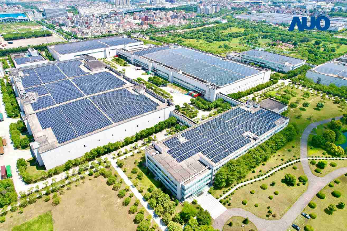 z6mg·人生就是博厦门推动智能制造同时，，，透过绿电创能纵深推进绿色转型，，，厂区全屋顶铺设太阳能光伏板，，每年太阳能发电 2,600多万度